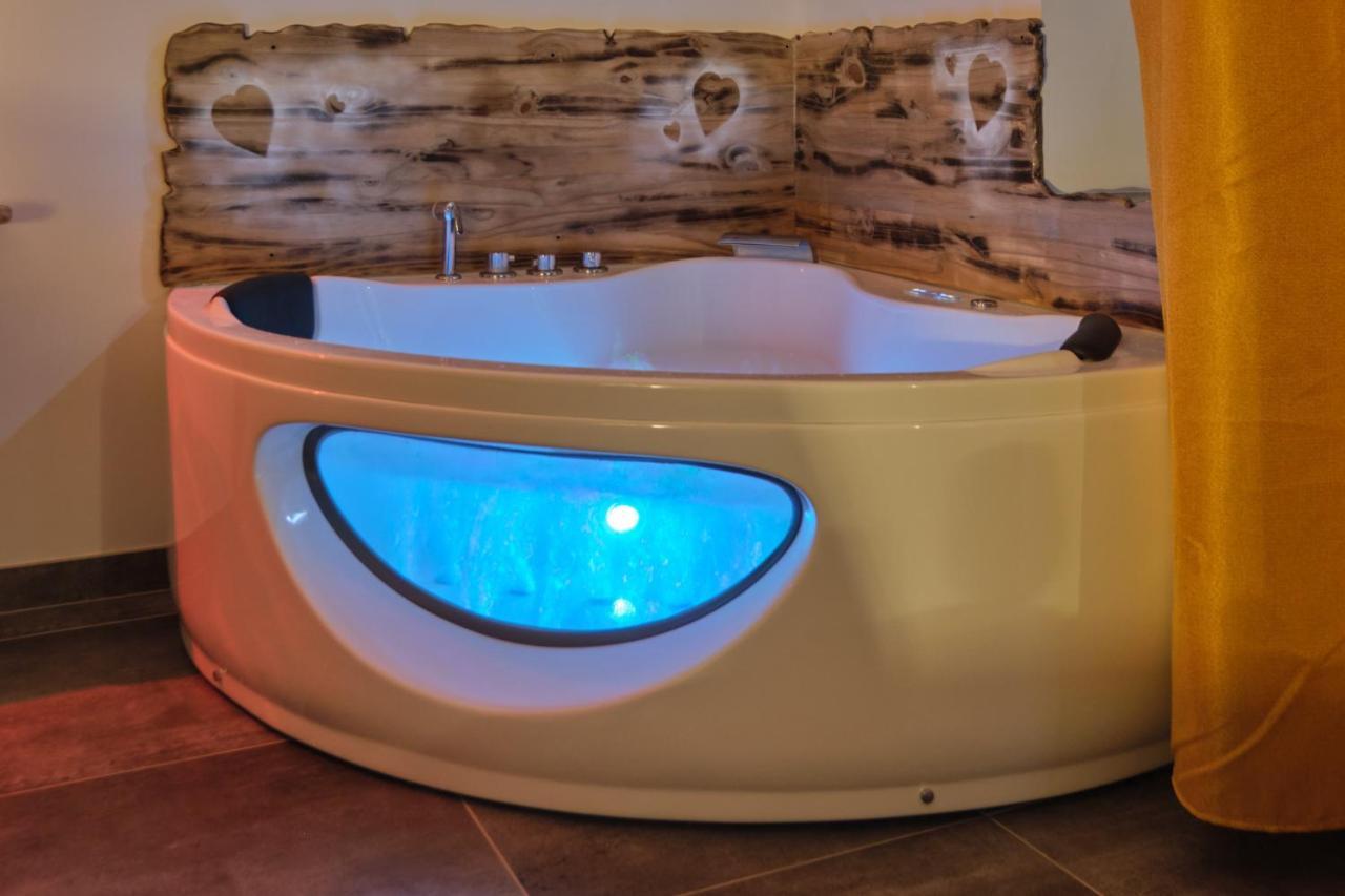 Place Carnot - Studio Tout Equipe Avec Jacuzzi Proche Toutes Commodites Carcassonne Exterior foto