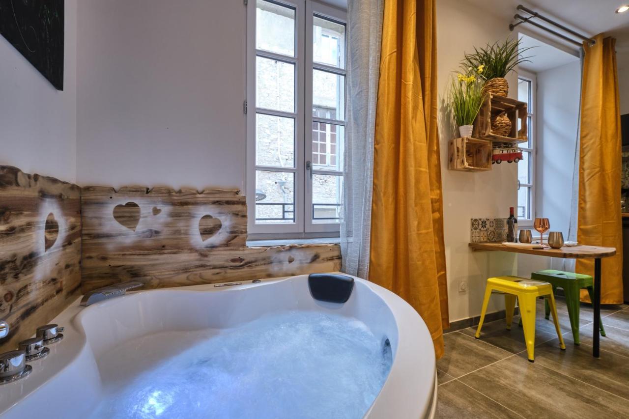Place Carnot - Studio Tout Equipe Avec Jacuzzi Proche Toutes Commodites Carcassonne Exterior foto
