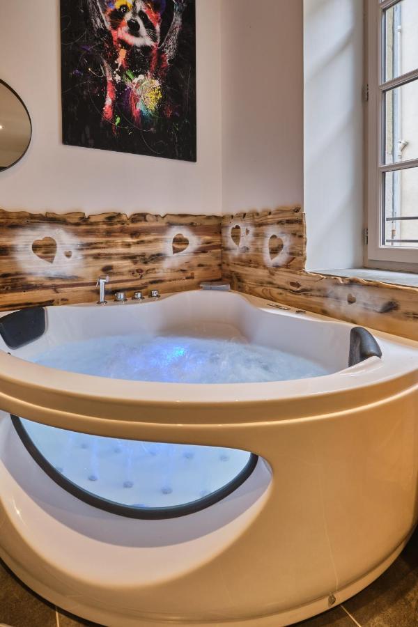 Place Carnot - Studio Tout Equipe Avec Jacuzzi Proche Toutes Commodites Carcassonne Exterior foto