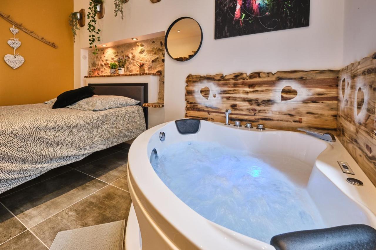 Place Carnot - Studio Tout Equipe Avec Jacuzzi Proche Toutes Commodites Carcassonne Exterior foto
