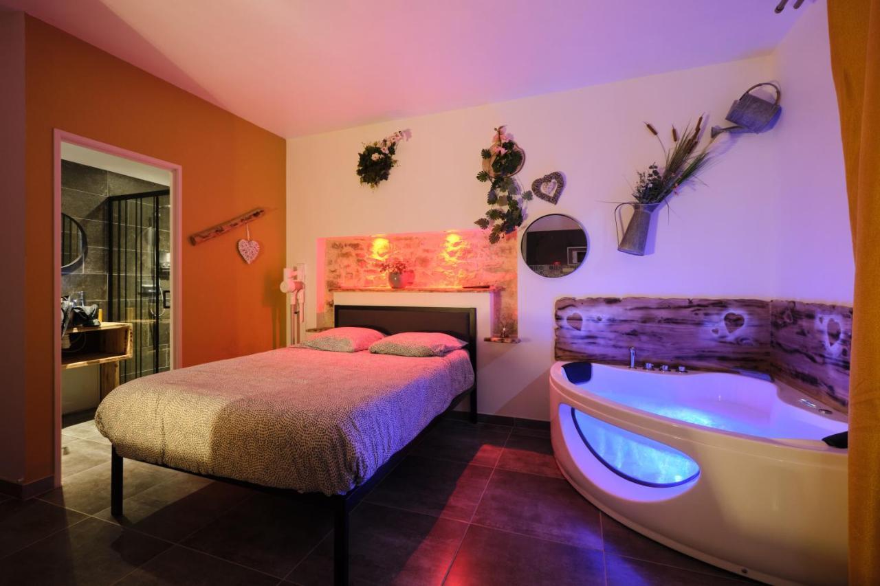 Place Carnot - Studio Tout Equipe Avec Jacuzzi Proche Toutes Commodites Carcassonne Exterior foto