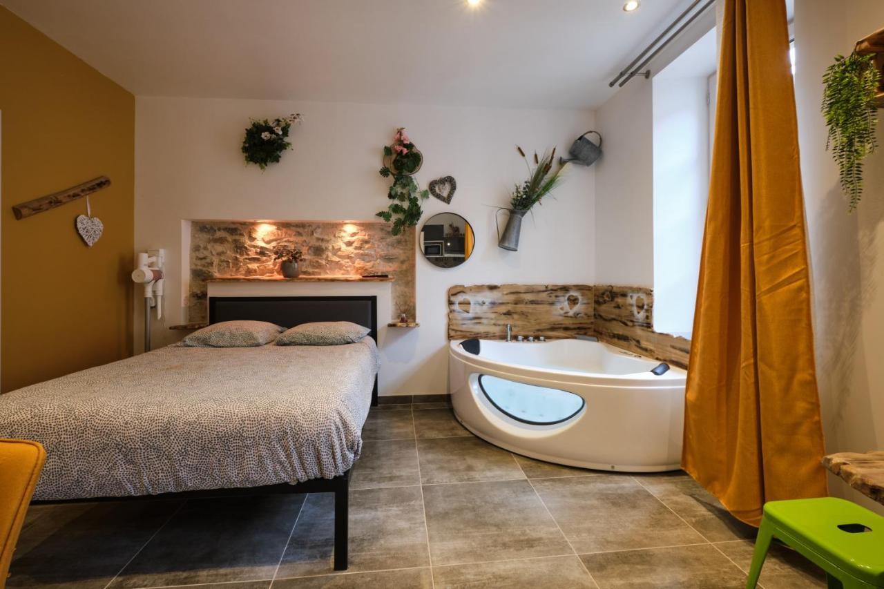 Place Carnot - Studio Tout Equipe Avec Jacuzzi Proche Toutes Commodites Carcassonne Exterior foto
