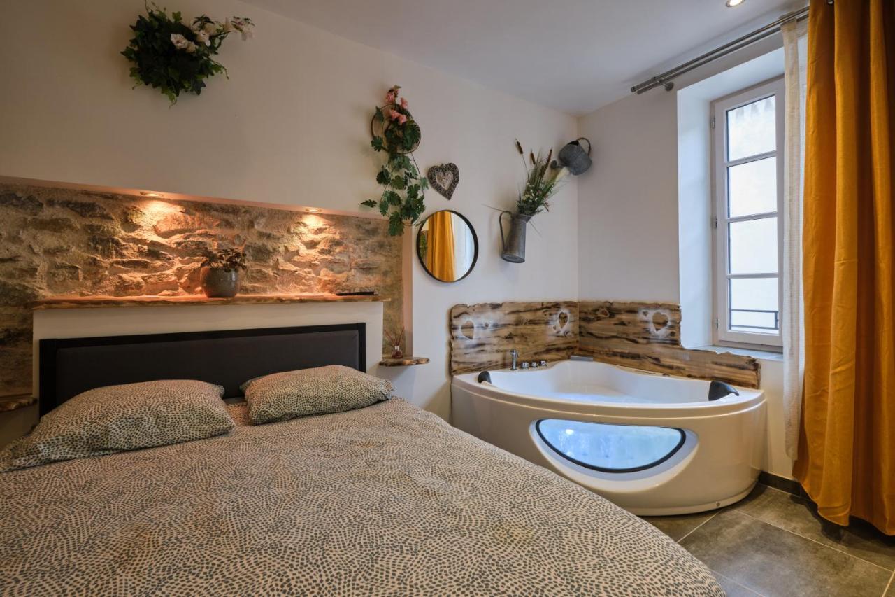 Place Carnot - Studio Tout Equipe Avec Jacuzzi Proche Toutes Commodites Carcassonne Exterior foto